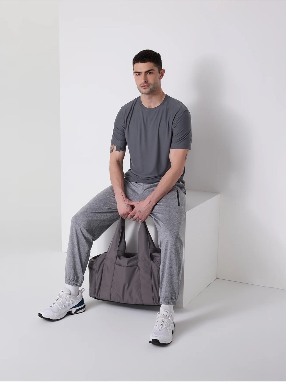 Vuori 3-Pack Mens Strato Tech Short Sleeve Crew Neck Tee Size Large Grey, Blue, - Picture 5 of 16